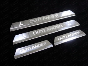 Mitsubishi Outlander 2015 Накладки на пороги (лист зеркальный надпись OUTLANDER)